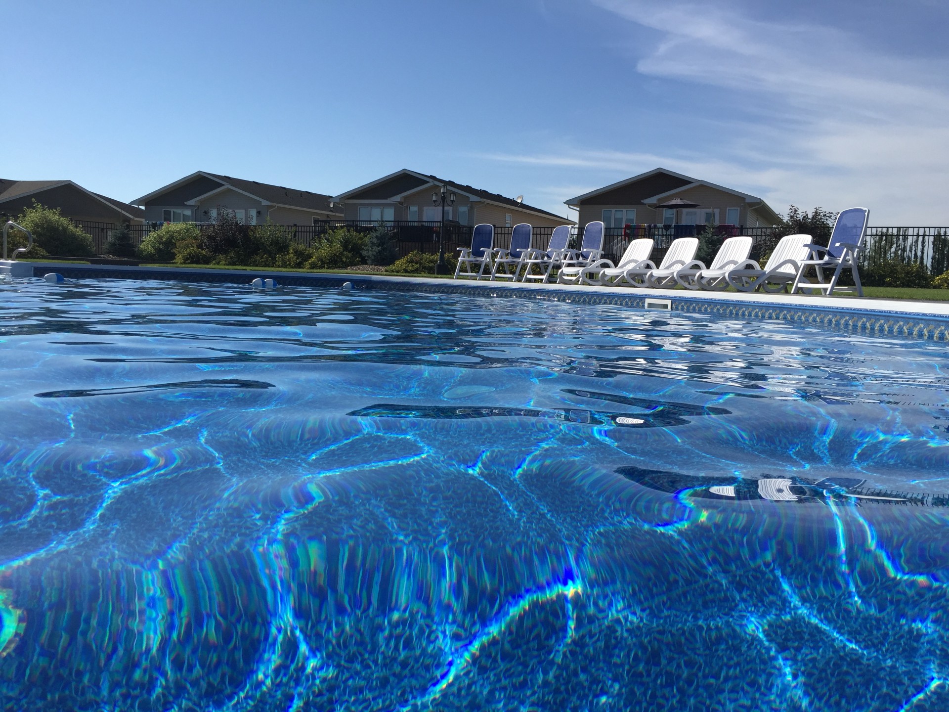 Pool and villas at Lakeside